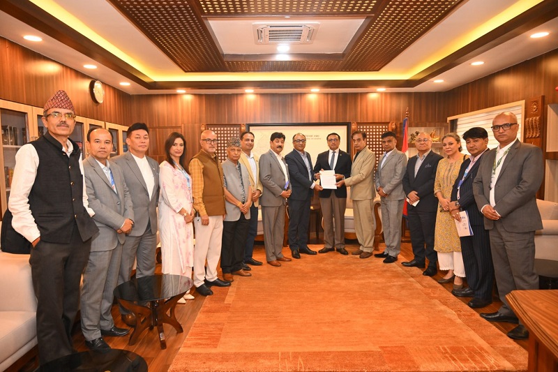 Non-Life Insurance Association Contributes 34.7 Million Rupees for Flood Relief